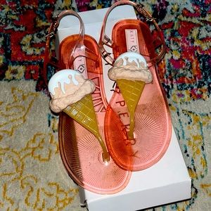 Katy Perry famous ice cream sandals size 9/39